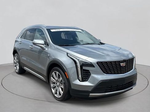 Used 2023 Cadillac XT4 Premium Luxury w/ Technology Package AWD/4WD image 3