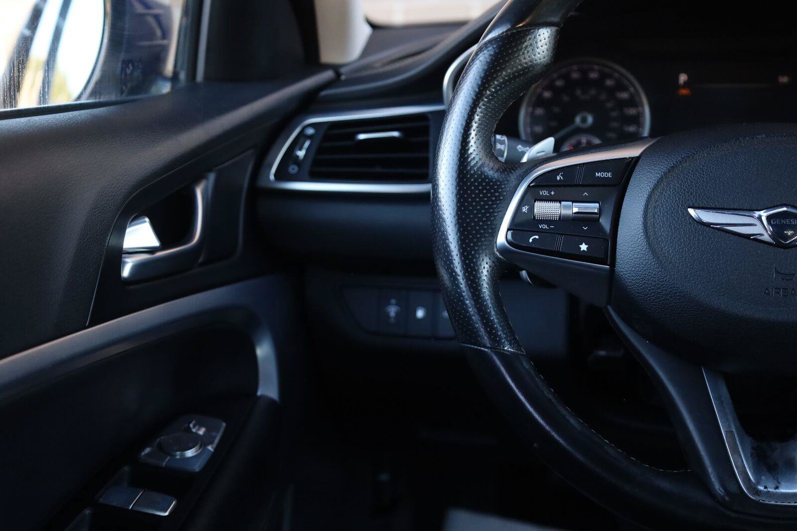 Used 2022 Genesis G70 2.0T RWD image 32