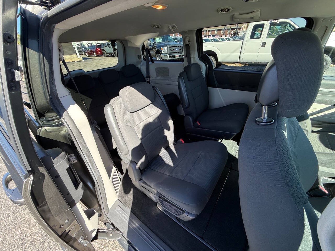 Used 2010 Dodge Grand Caravan SE FWD image 11
