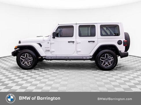 Used 2024 Jeep Wrangler Unlimited Sahara AWD/4WD image 2