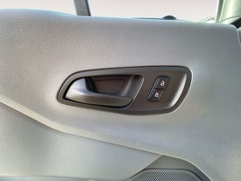 Used 2019 Ford Transit 150 XLT image 17