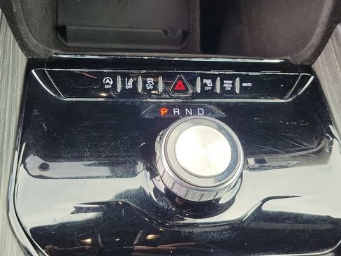 Used 2024 Jeep Wagoneer L Series II RWD image 29