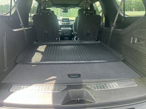 Used 2023 Chevrolet Suburban Premier AWD/4WD image 13