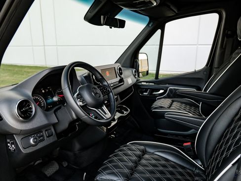 Used 2024 Mercedes-Benz Sprinter 3500 image 35