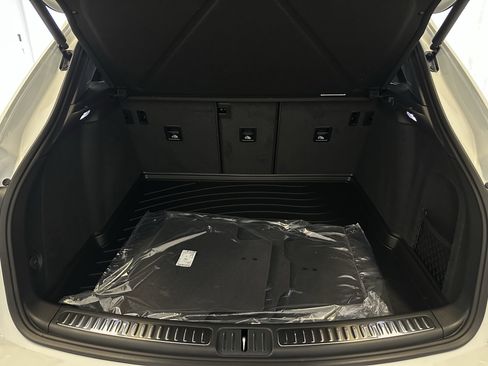 Used 2025 Porsche Macan image 28