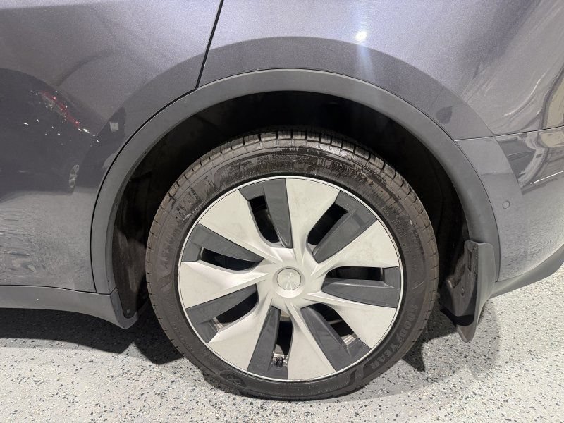 Used 2021 Tesla Model Y Long Range AWD/4WD image 14
