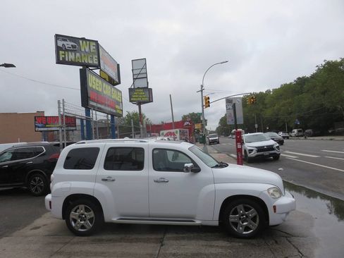 Used 2011 Chevrolet HHR LT FWD image 9
