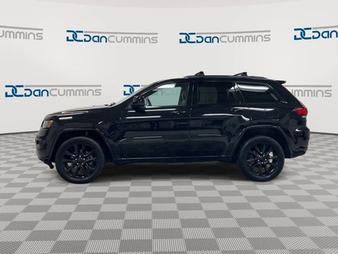 Used 2019 Jeep Grand Cherokee Altitude AWD/4WD image 5