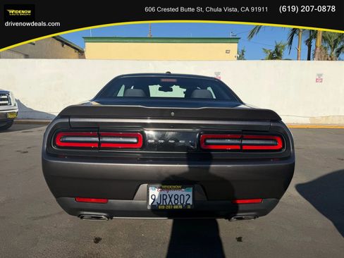 Used 2019 Dodge Challenger SXT RWD image 6