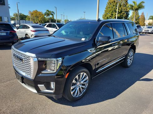 Used 2021 GMC Yukon Denali w/ Denali Premium Package image 2