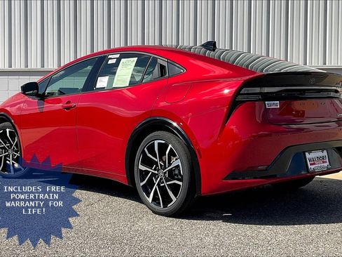New 2026 Toyota Prius Plug-In Hybrid FWD image 3