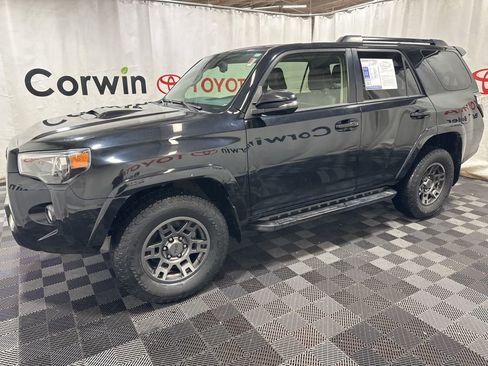 Used 2020 Toyota 4Runner Venture w/ Moonroof Package image 4