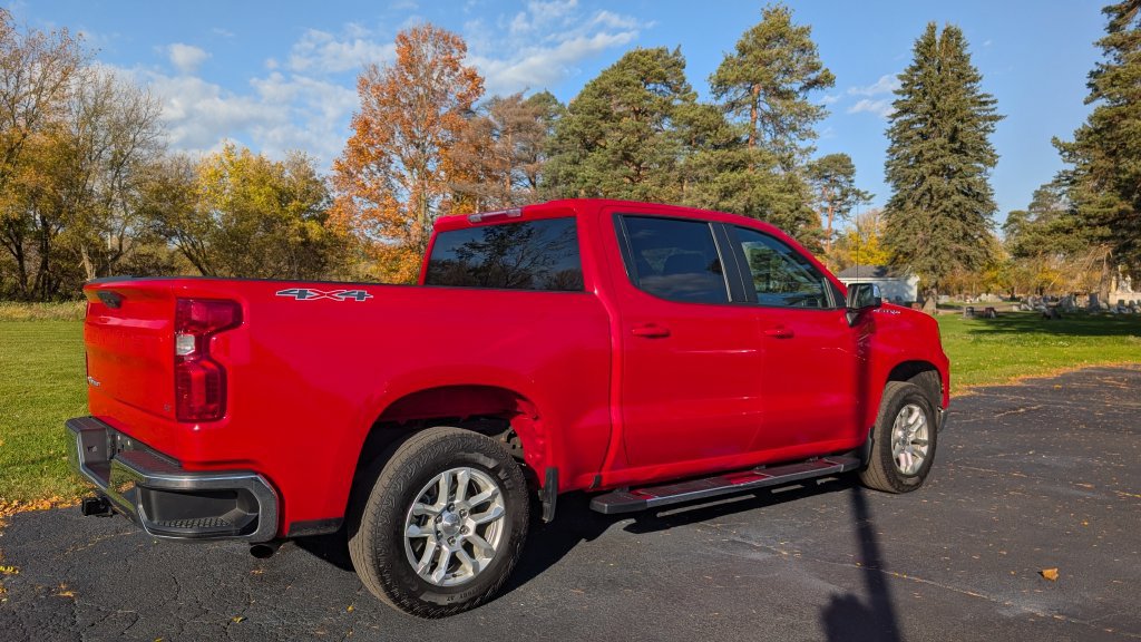 Used 2024 Chevrolet Silverado 1500 LT AWD/4WD image 5