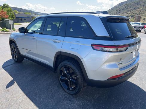 Used 2023 Jeep Grand Cherokee Altitude image 5