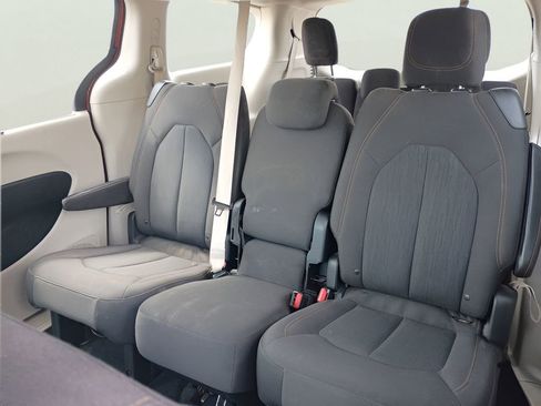 Used 2018 Chrysler Pacifica Touring Plus w/ Tire & Wheel Group image 14