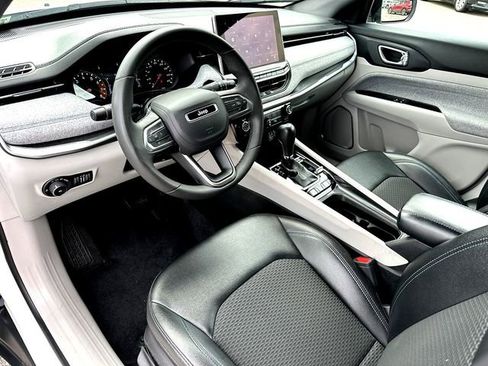 Used 2024 Jeep Compass Latitude AWD/4WD image 13