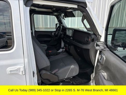 Used 2024 Jeep Wrangler Unlimited Rubicon w/ Technology Group AWD/4WD image 40