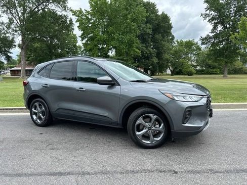 Used 2025 Ford Escape ST-Line Select AWD/4WD image 2
