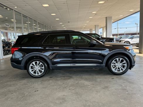 Certified 2020 Ford Explorer XLT w/ Equipment Group 202A RWD image 8