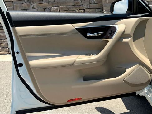 Used 2014 Nissan Altima 2.5 SL w/ Technology Package FWD image 21