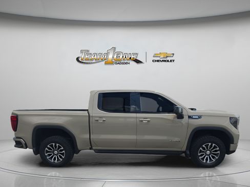 Used 2023 GMC Sierra 1500 AT4 w/ Technology Package AWD/4WD image 9