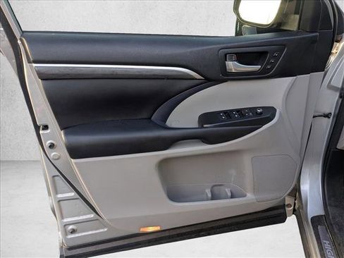 Used 2018 Toyota Highlander Limited Platinum image 13