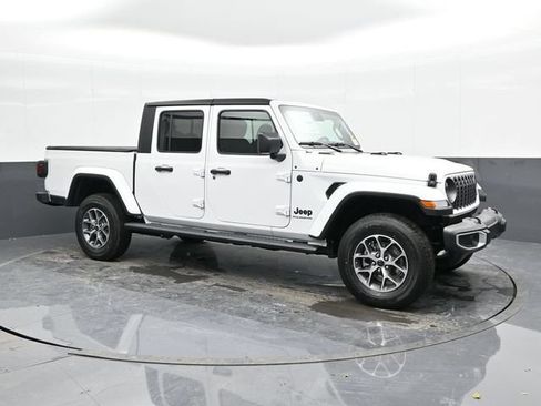 Used 2024 Jeep Gladiator Sport AWD/4WD image 21
