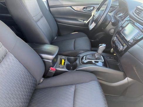 Used 2020 Nissan Rogue SV w/ Premium Package image 11