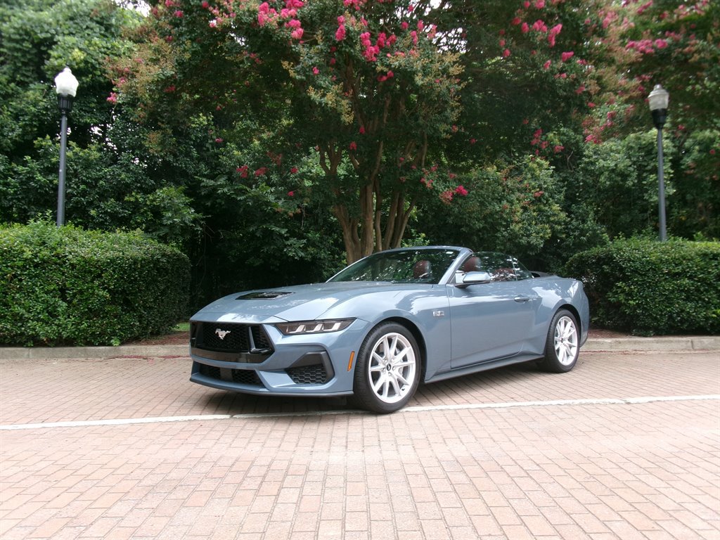 Used 2025 Ford Mustang GT Premium RWD image 2