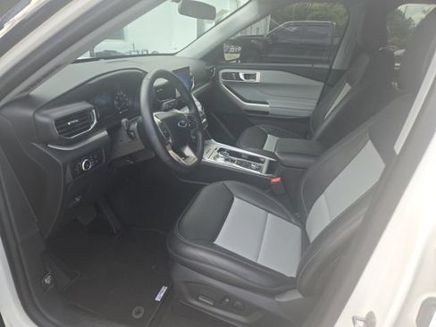 Used 2024 Ford Explorer XLT w/ Equipment Group 202A AWD/4WD image 26