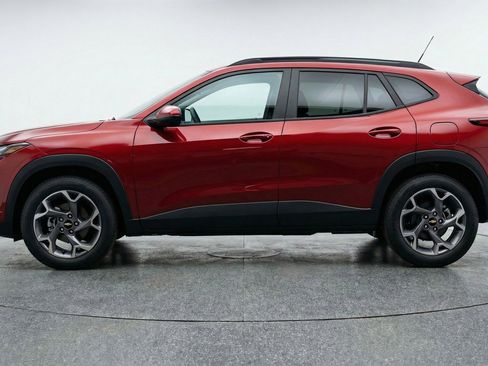 Used 2025 Chevrolet Trax LT w/ LT Convenience Package FWD image 3