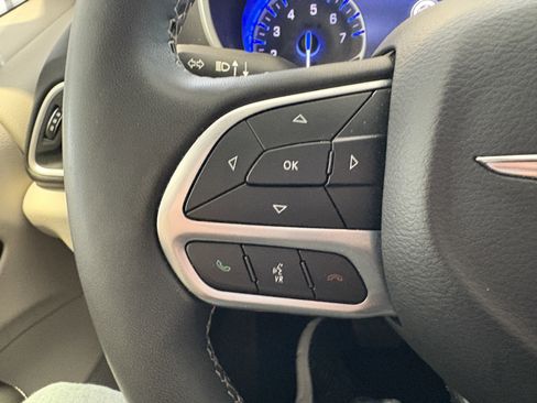 Used 2024 Chrysler Pacifica Touring-L image 12