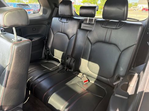 Used 2025 Honda Pilot Black Edition image 25