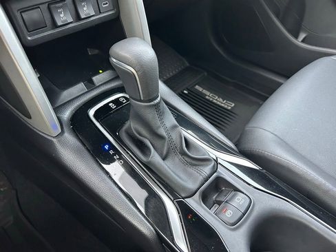 Certified 2025 Toyota Corolla Cross XLE image 27