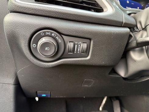 New 2026 Chrysler Pacifica Select image 23