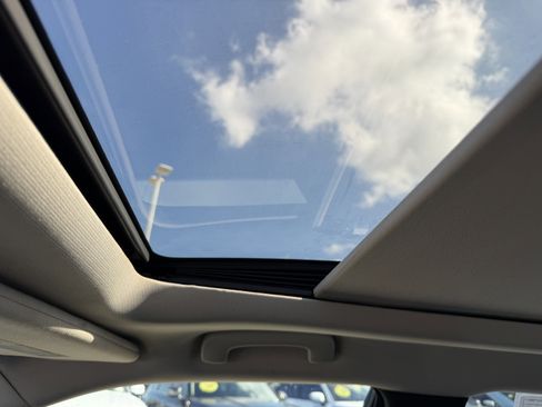 Used 2015 Chrysler 300 C image 20