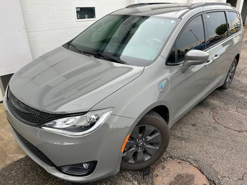 Certified 2020 Chrysler Pacifica Touring-L w/ S Appearance Package FWD image 1
