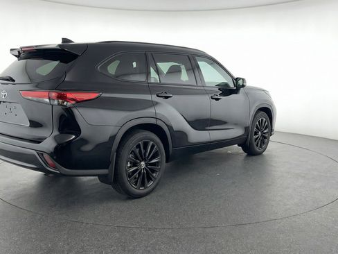 Used 2025 Toyota Highlander XSE image 9