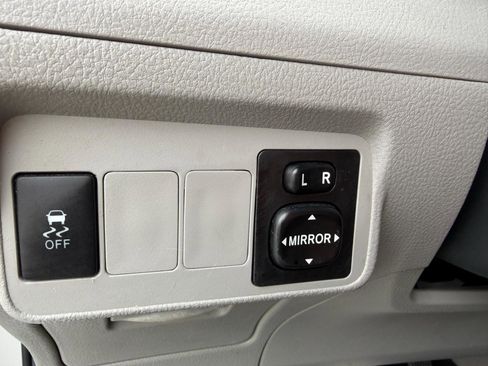 Used 2013 Toyota Corolla LE image 37