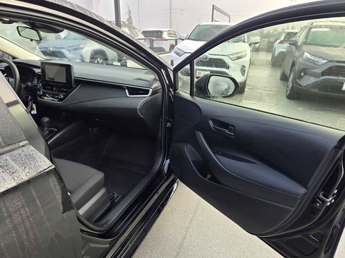 Used 2025 Toyota Corolla LE image 10