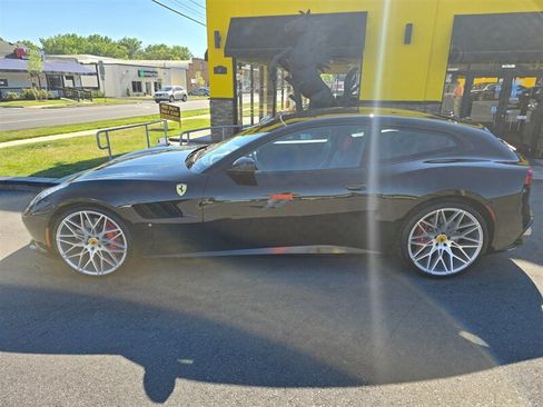 Used 2017 Ferrari GTC4Lusso AWD/4WD image 40