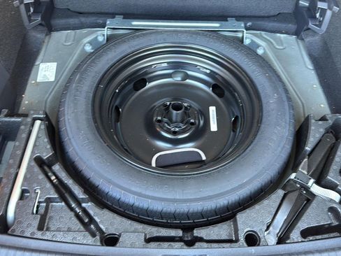 Used 2020 Volkswagen Tiguan S image 25