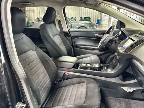 Used 2020 Ford Edge SE image 30