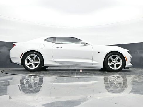Used 2017 Chevrolet Camaro LT w/ Technology Package image 40
