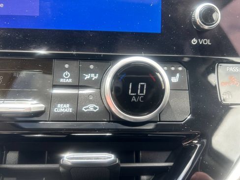 Certified 2025 Toyota Highlander XLE AWD/4WD image 31