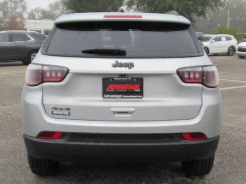 New 2026 Jeep Compass Latitude AWD/4WD image 5