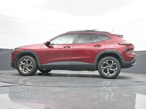 Used 2025 Chevrolet Trax LT FWD image 29