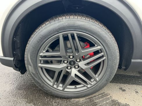 New 2026 Ford Explorer ST-Line w/ ST-Line Street Pack image 12