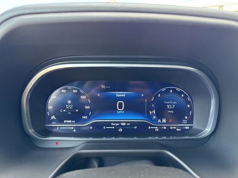 Used 2023 Chevrolet Suburban Premier image 26