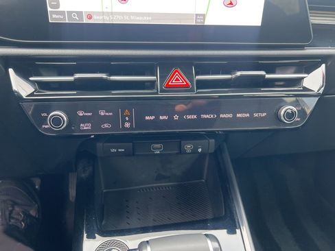 Certified 2024 Kia Niro EX image 56